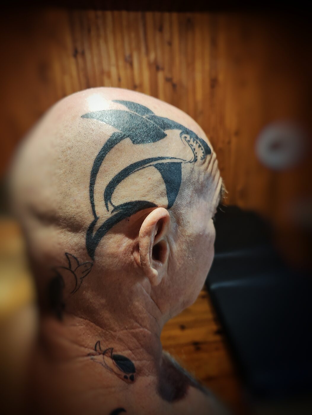 Tatouage tribal sur le crâne